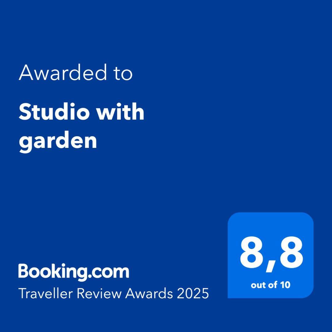 Studio With Garden Arona  Exteriér fotografie
